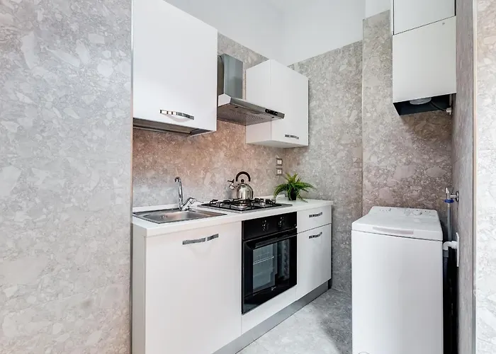 Crystal Trevi Fountain - Romedreamhome